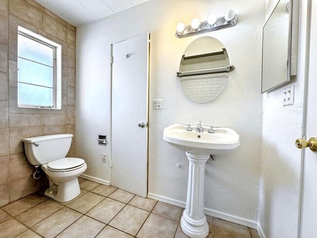 Building Photo - Charming 3-Bedroom Home in a Quiet Neighbo...