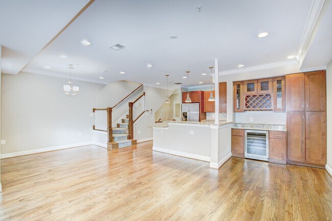 Building Photo - 125 15th St NE