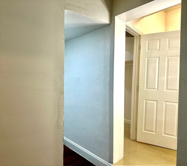 Building Photo - Huge 3 Bed House For Rent