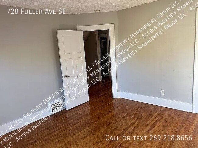 Building Photo - 728 Fuller Ave SE