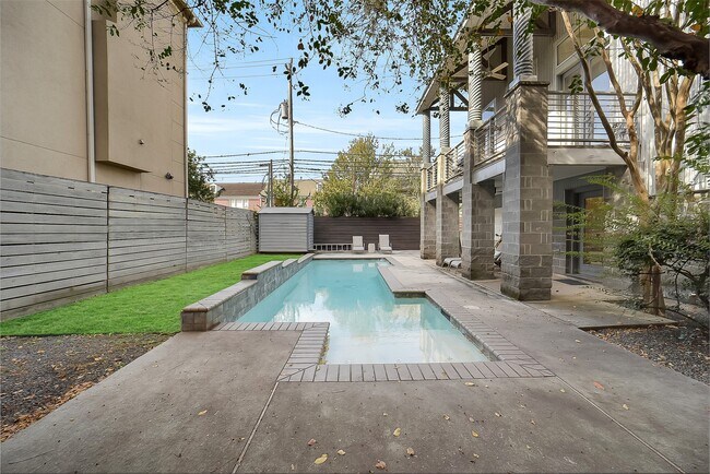 Building Photo - 320 Detering St