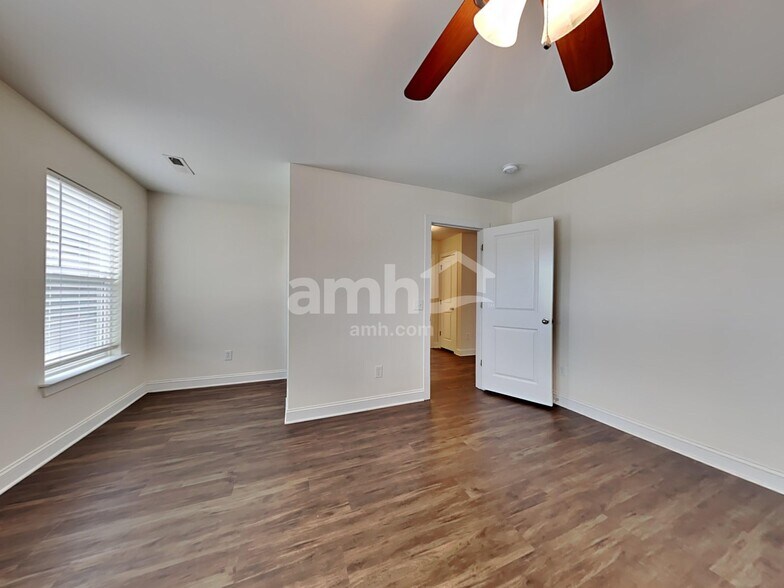 Building Photo - 423 Sablewood Dr