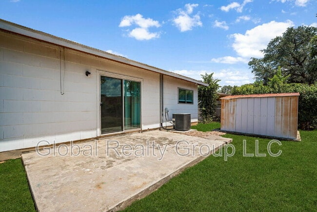 Building Photo - 121 Rosewood Dr