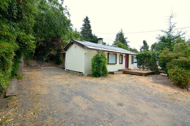 Building Photo - Shoreline 3 bedroom/1 bath