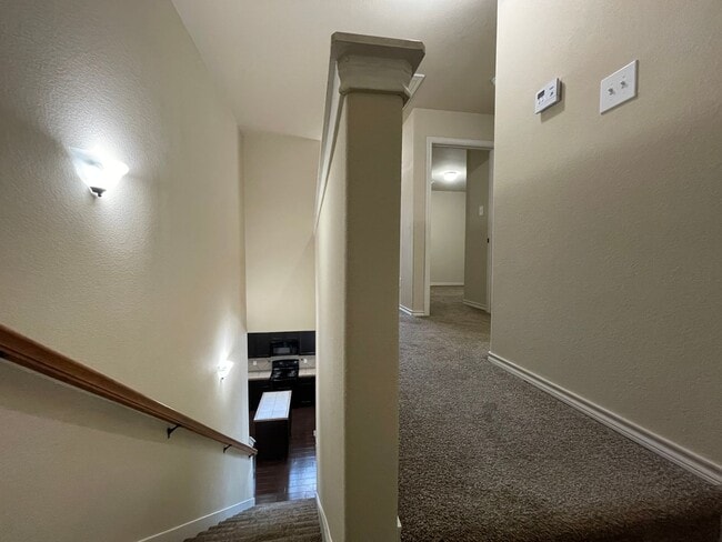 Building Photo - Townhome for rent