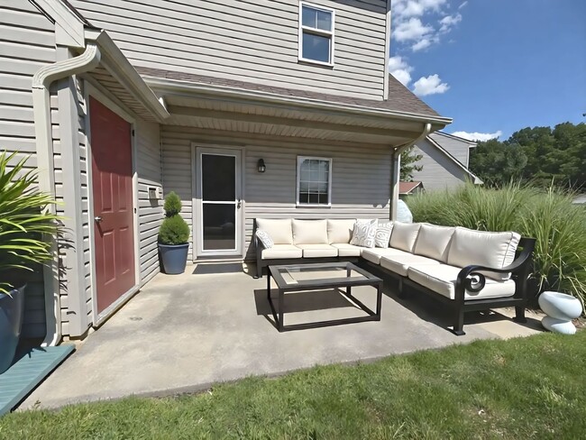 Building Photo - 2 Bedroom 2.5 Bathroom Townhome in Mechani...
