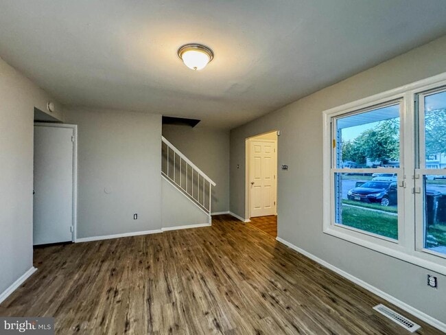 Building Photo - 4 Milstone Ct