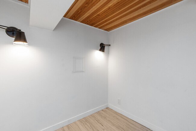 Building Photo - 5155