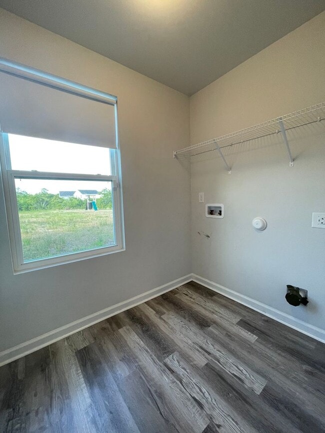 Building Photo - Nice on New Home Place