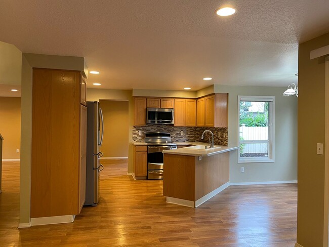 Building Photo - Adorable 4 Bedroom 2.5 Bath Home in Fisher...