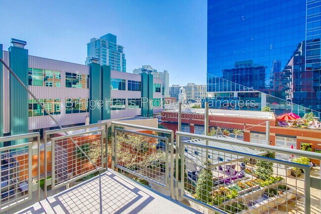 Building Photo - 877 Island Ave