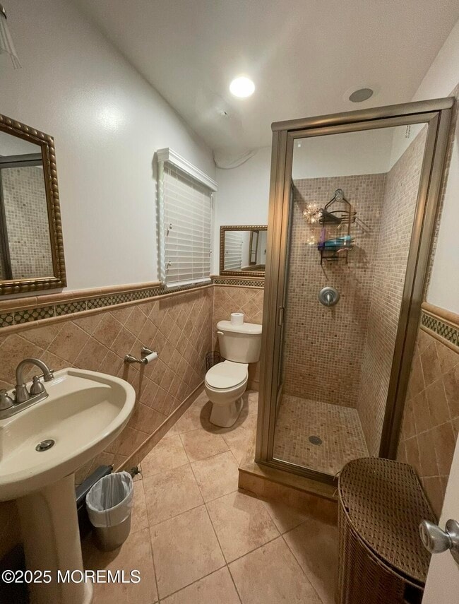 Building Photo - 16 Woodland Dr