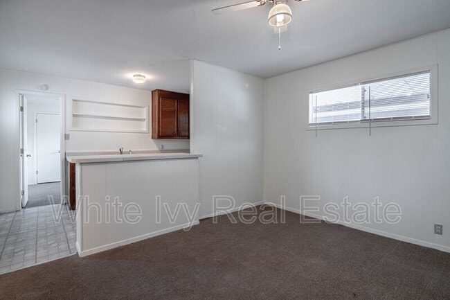 Building Photo - 137 Lee Ln