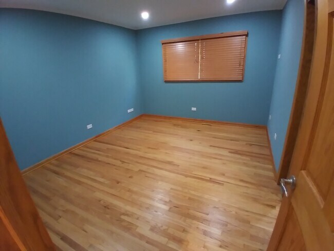 Building Photo - 8439 W Castle Island Ave