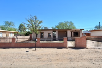 Building Photo - 6733 S Downing Ave