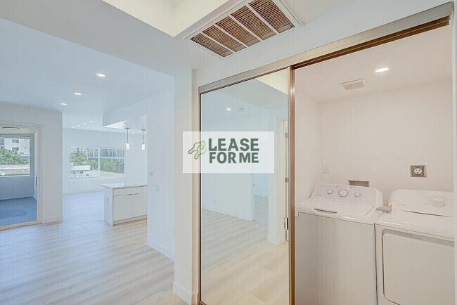 Building Photo - 449 Le Doux Rd