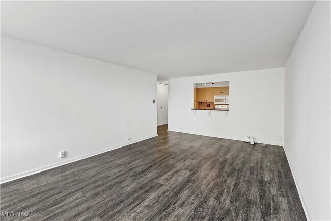 Building Photo - 12700 Lake Ave