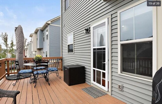 Building Photo - 16621 Gossamer Dr