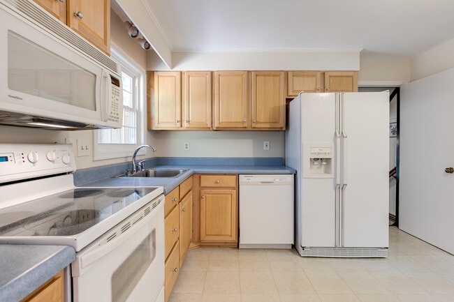 Building Photo - Beautiful Midlothian Rental in Prime Location! ***Available Early-Mid February***