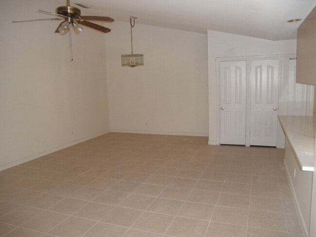 Building Photo - Sun Terrace At The Gardens