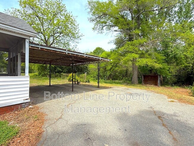 Building Photo - 4424 Hovis Rd