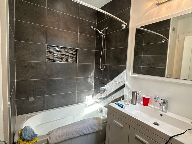 Building Photo - Charming Remodeled Home in Prime Excelsior...