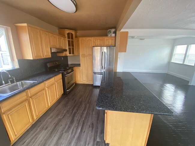 Building Photo - 6121 Racine