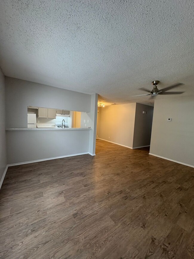 Building Photo - Newly Renovated Duplex - Northwest San Ant...