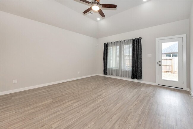 Building Photo - 10651 Whitejacket