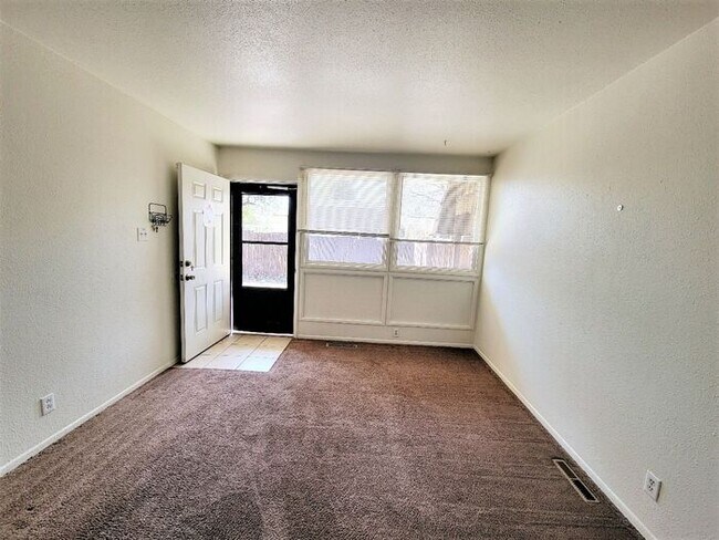 Building Photo - Charming 2-Bedroom Duplex | Limited-Time O...