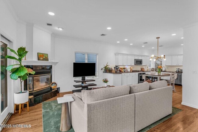 Building Photo - 6 Cook St