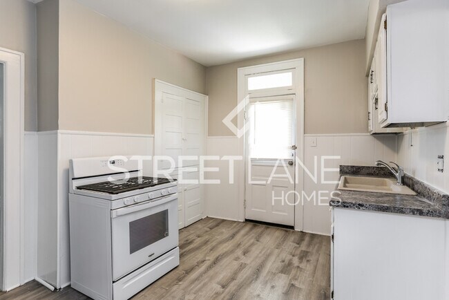 Building Photo - Charming 3 Bedroom in Columbus!