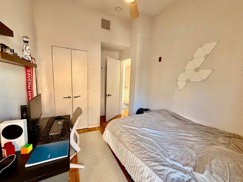 Building Photo - 1607 Tremont St