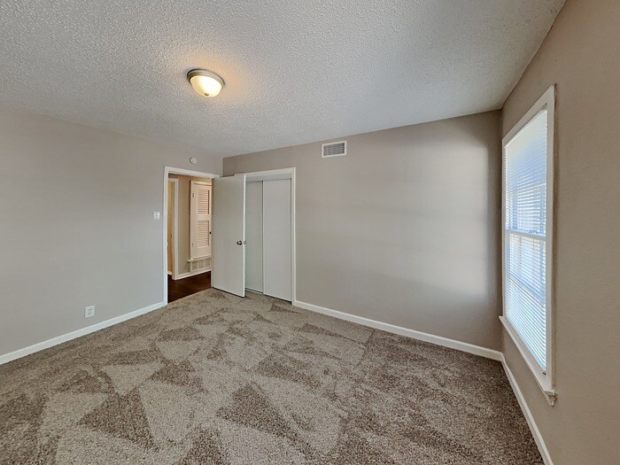 Building Photo - 5201 Sabelle Ln