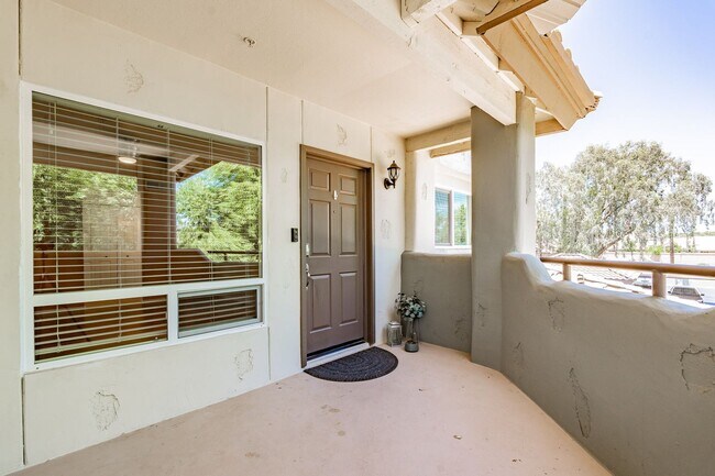 Building Photo - Chandler's Best-Kept Secret: Spacious Cond...