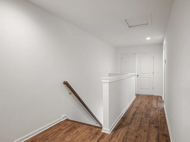 Building Photo - 2005 Kyles Wy