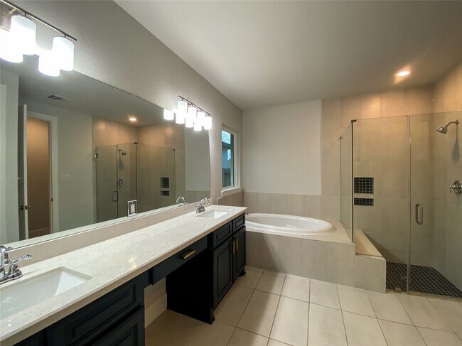 Building Photo - 10011 Serenity Grv Dr