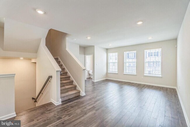 Building Photo - 10 Lilac Cir
