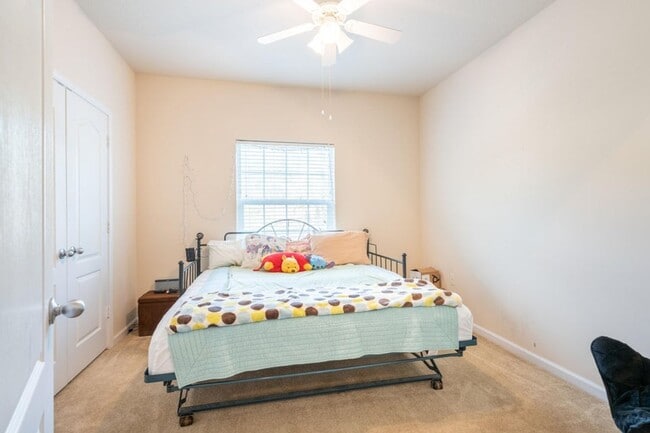 Building Photo - 2 Bedroom 1 Bath Condo in Park West - Mount Pleasant