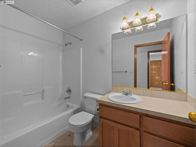 Building Photo - 15517 SE Bybee Dr