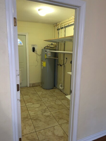 Laundry room - 6320 S Lansdale Cir