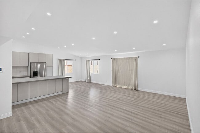 Building Photo - NEWLY RENOVATED SINGLE-STORY HOME LOCATED IN LAS VEGAS