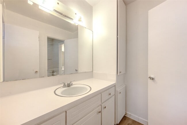 Building Photo - 6723 Tarnef Dr