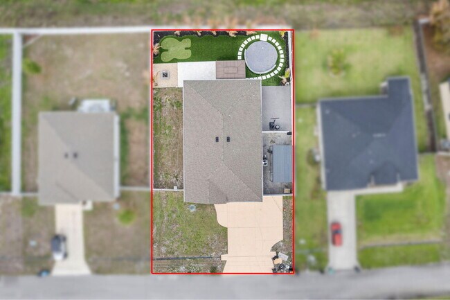 Building Photo - 681 SW Millard Dr