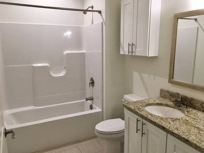 Building Photo - 875 Elm St