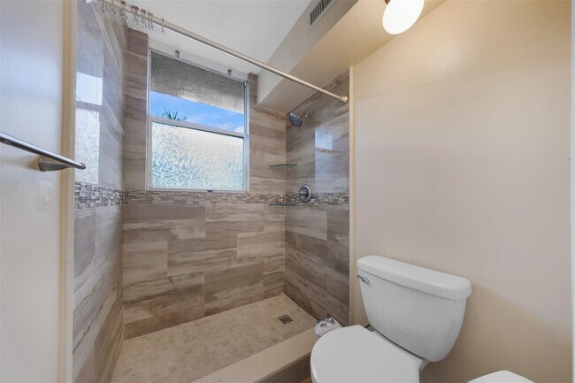 Building Photo - 941 Lyons Rd