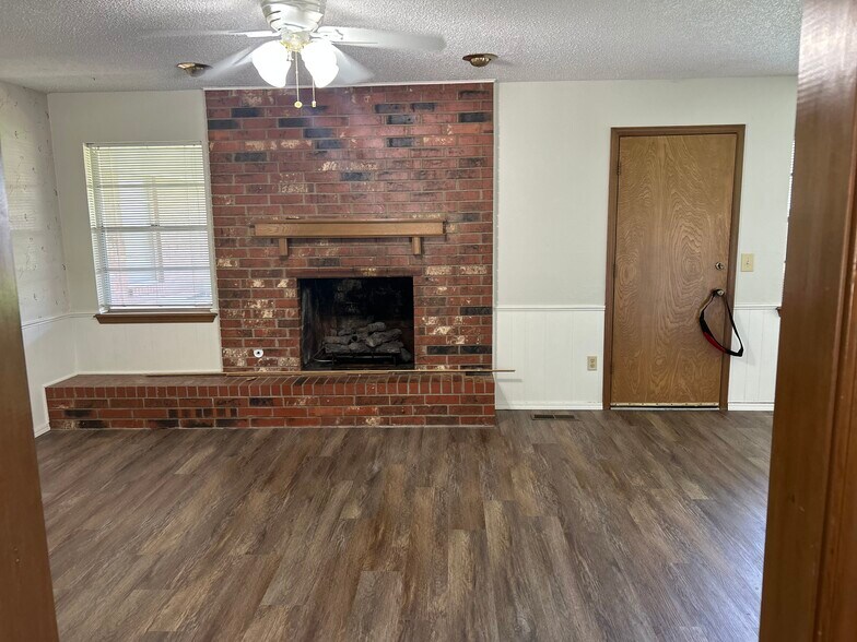 Gas Fireplace/Backdoor - 700 Victoria Dr