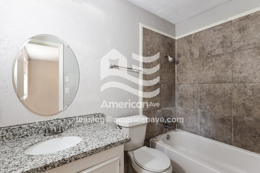 Building Photo - 5341 Brookhollow Dr