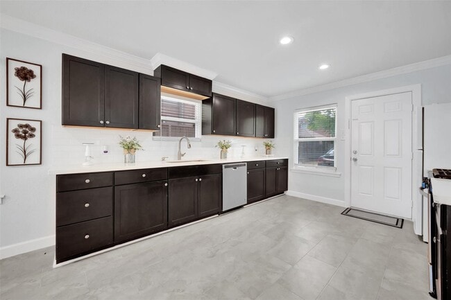 Building Photo - 2610 W Holcombe Blvd