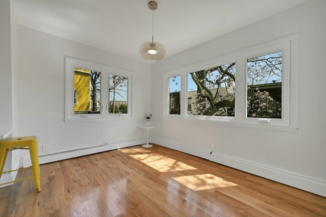 Building Photo - 158 Edgar St